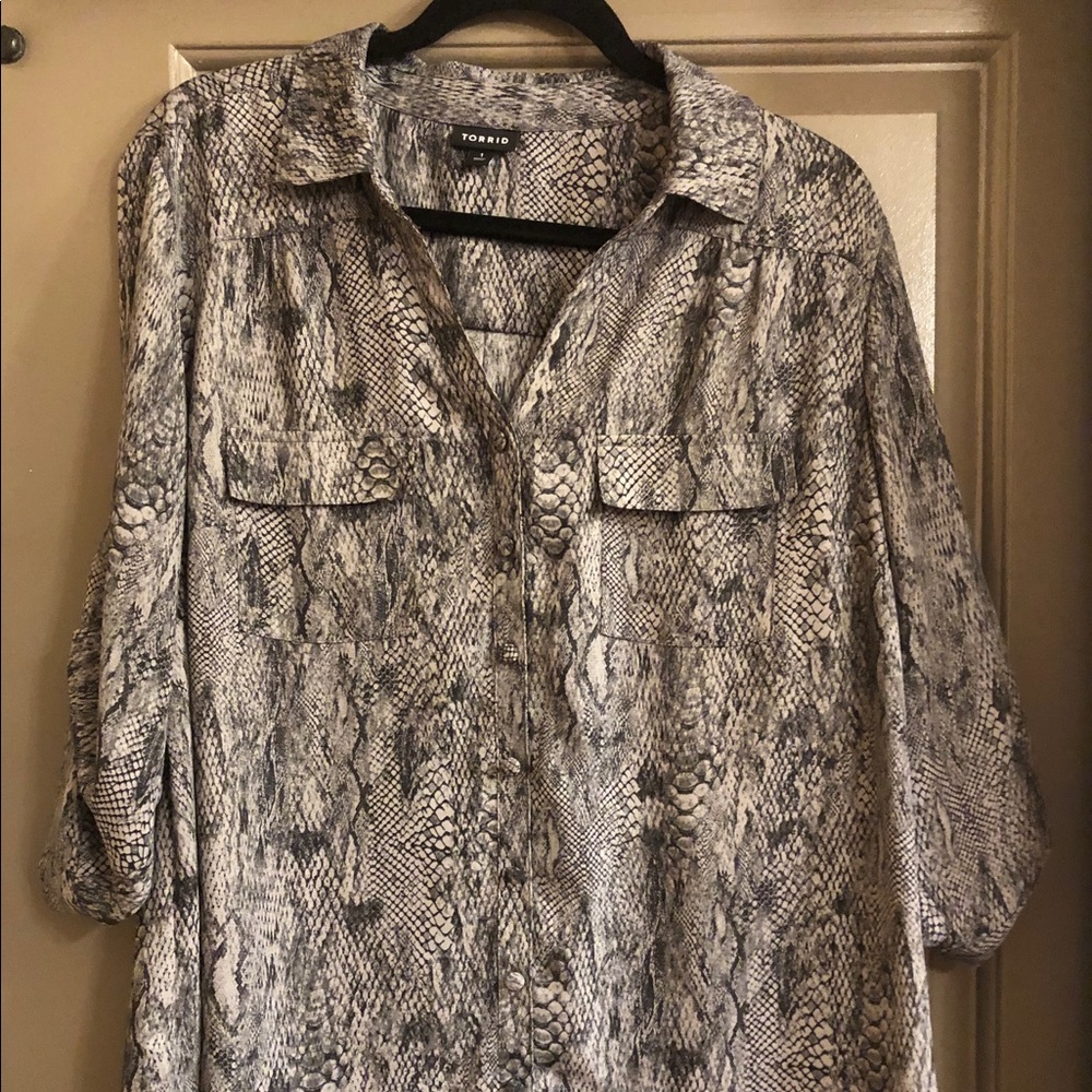 Torrid Blouse Snake Skin Design Size 1